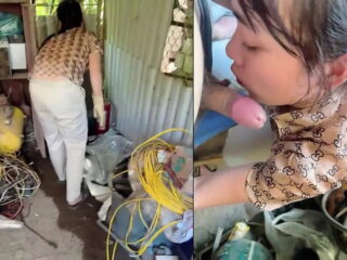 Thuê chị lao công dọn nhà mà nứng quá cởi quần đòi chị bú